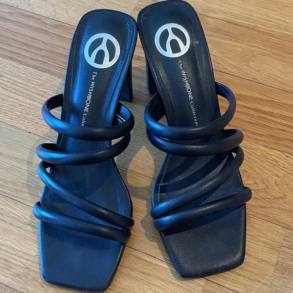 Sandals - Picture 2 of 4